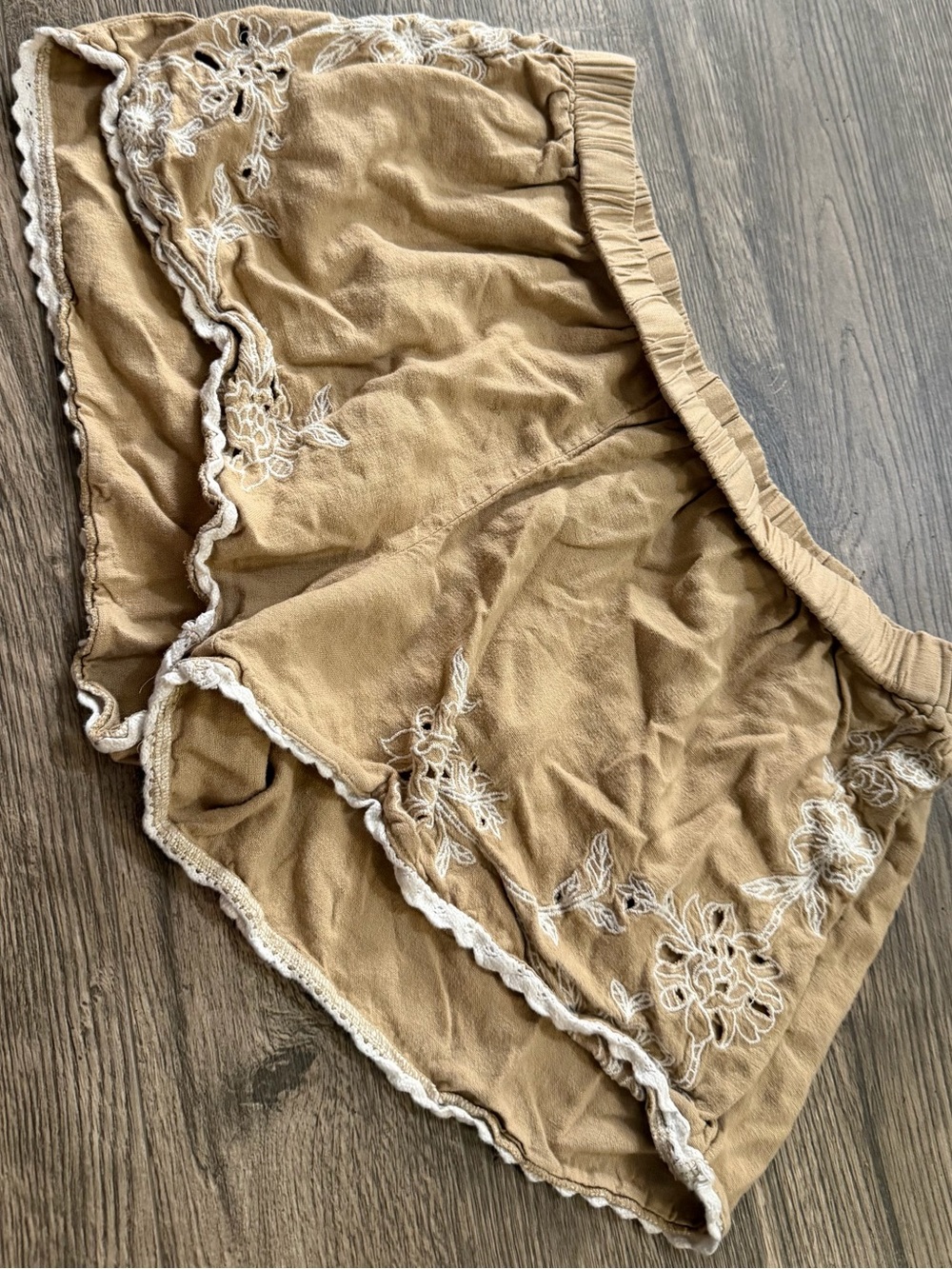 Universal Thread Lace-Trim Embroidered Lounge Shorts